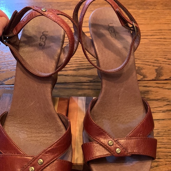 7.5 women’s UGG wedge strappy sandals - Picture 3 of 8